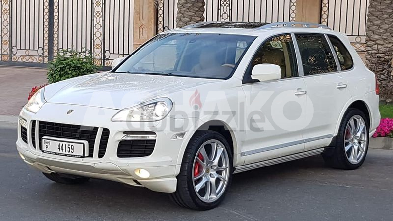 AMAZING PORSCHE CAYENNE GTS V8 — NEW — TOP OF THE RANGE — 500% ACCIDENTS FREE — GCC — LOW MILEAGE