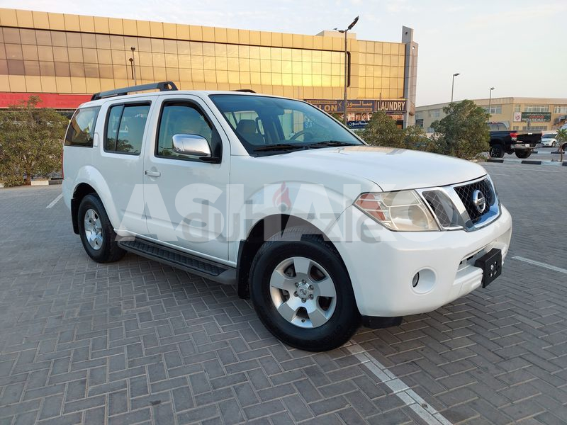 Nissan Pathfinder SE 2012 gcc full option free accident good condition