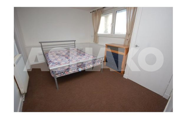 2 Bedroom Apartment In Grays 3 Image