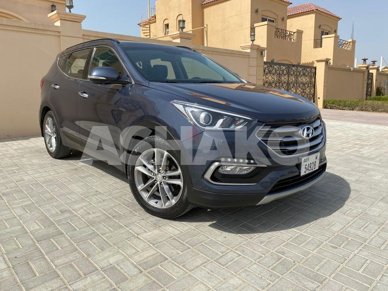 Hyundai Santa Fe Full Options 3.3L V6 4WD GCC Low maileage Free Accident Super Clean Like New