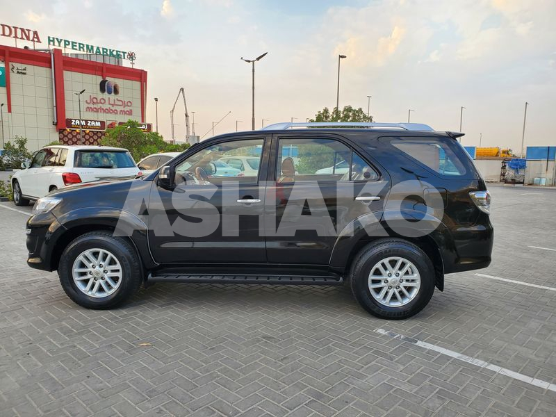 Toyota Fortuner 2012 V4 G.c.c Specification In Excellent Condition 10 Image