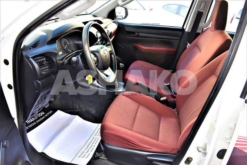 Toyota Hilux 2.7L Gl Double Cabin Pickup 2016 Gcc Specs Dealer Warranty 7 Image