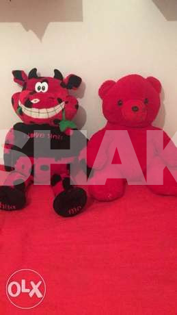 2 teddy bears