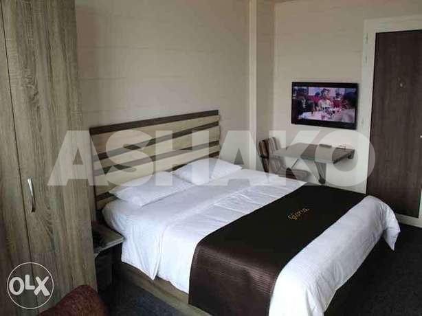 Fully Furnished Studio In Mount Leb - Expe... 1 Image