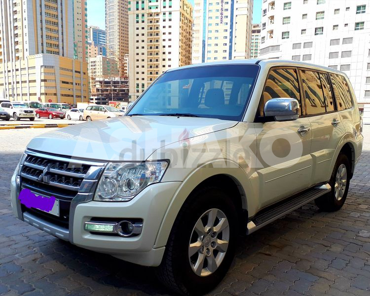 PAJERO 3.5 GLS V6 2017 GCC SPEC NO ACCIDENT 100% ORIGINAL PAINT 4 WD CRUISE CAMERA REDUCED PRICE