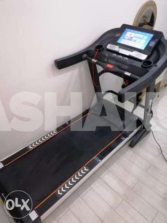 Treadmill with shaker