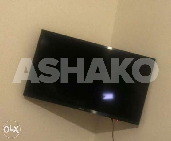 Samsung Smart TV 32" like new ma3 stand
