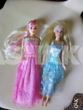 2 Fake Barbie dolls have fixed heads & lit...