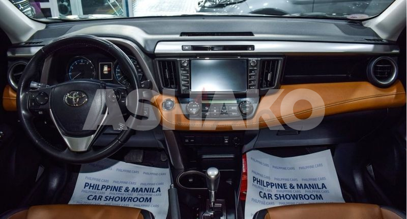 Toyota Rav4 Vx-R 2018 Black -  Gcc - Dealer Warranty 11 Image
