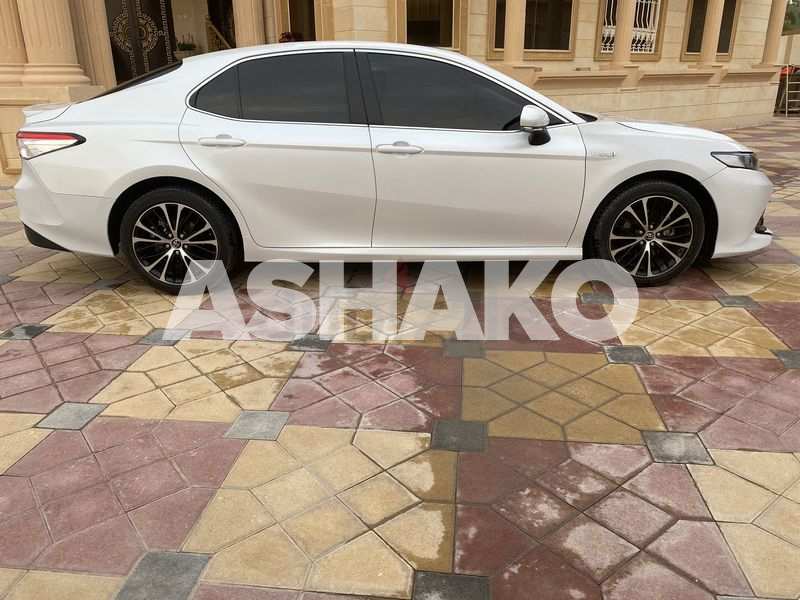 Toyota Camry Hybrid 2019 White Gcc Full Option Like New 7 Image