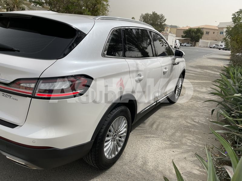 2019 Lincoln Nautilus With Full Service History 4 Image