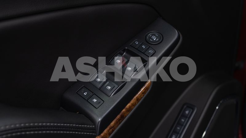 Chevrolet Tahoo Ltz 2018 - Gcc - Fsh - Warranty Till 11/2021 - Excellent Condition 12 Image