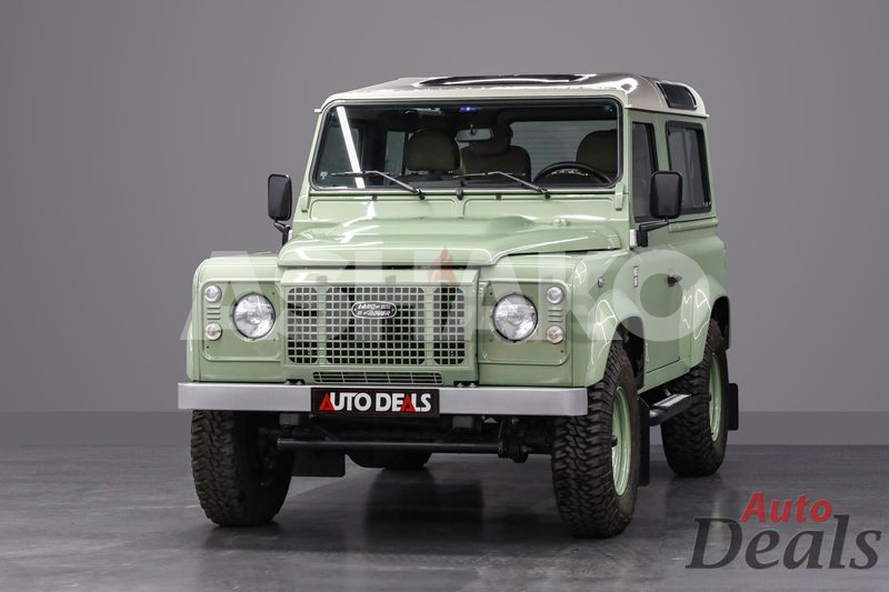 Land Rover Defender Heritage HUE 166 | GCC - Ultra Low Mileage
