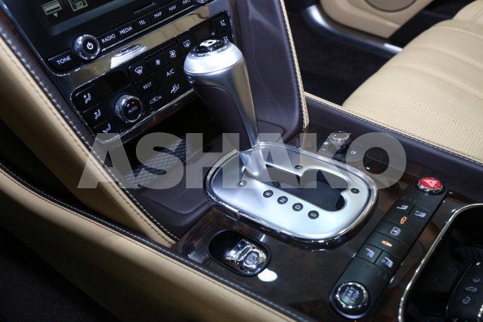 Bentley Flying Spur 6.0L W12 Twin Turbo -Attractive Features!! 4 Image