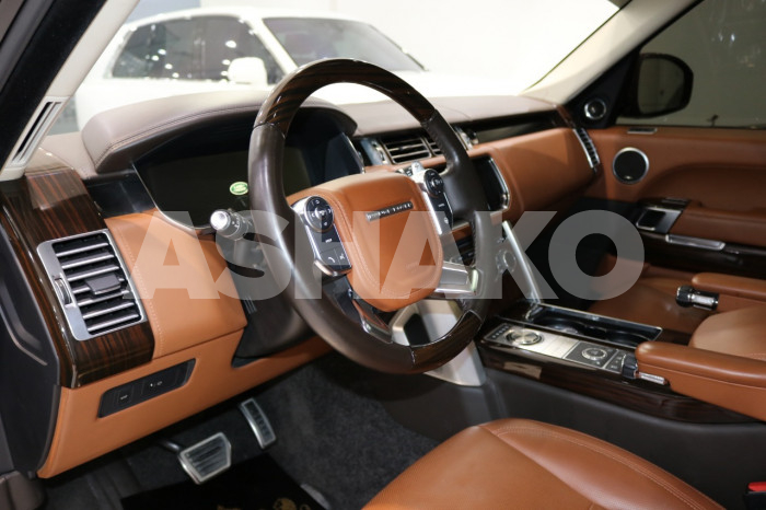 Range Rover Vogue Sv Autobiography, 2016, 49,000 Kms, Gcc Specs, Rear Seat Entertainment Displays 10 Image