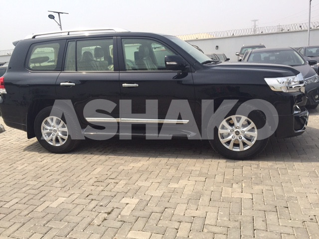 Sparkling Toyota Land Cruiser 7 Image