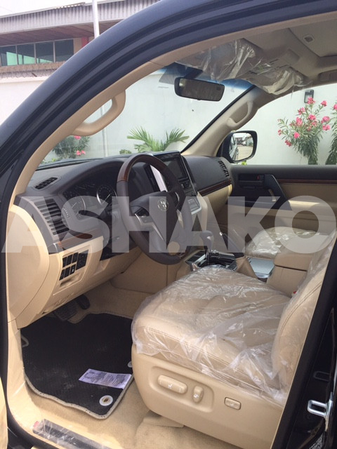 Sparkling Toyota Land Cruiser 6 Image