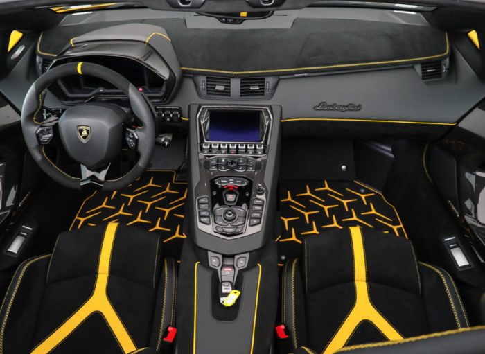 Lamborghini Aventador Roadster Svj 8 Image
