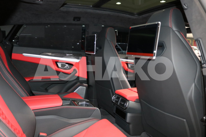 ** Unique Carbon Fiber Kit ** Lamborghini Urus Keyvany, 2020, 6,500Km Only, Gcc Specs 6 Image