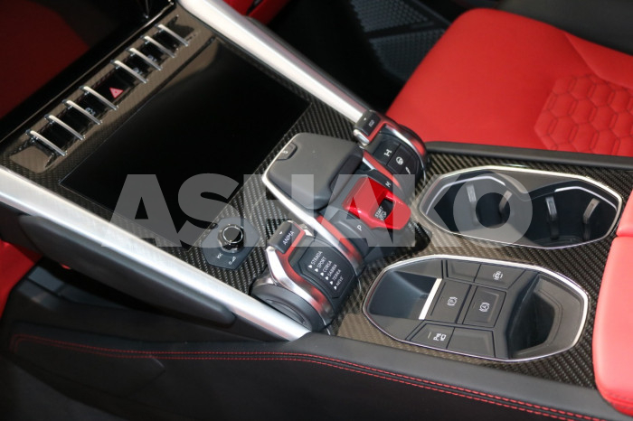 ** Unique Carbon Fiber Kit ** Lamborghini Urus Keyvany, 2020, 6,500Km Only, Gcc Specs 12 Image