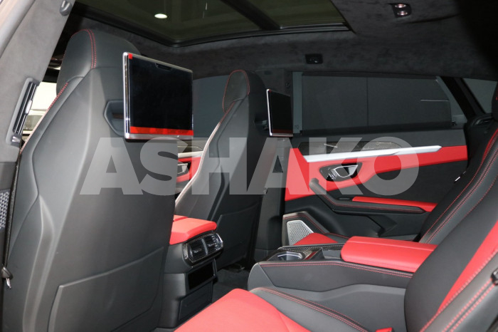 ** Unique Carbon Fiber Kit ** Lamborghini Urus Keyvany, 2020, 6,500Km Only, Gcc Specs 7 Image